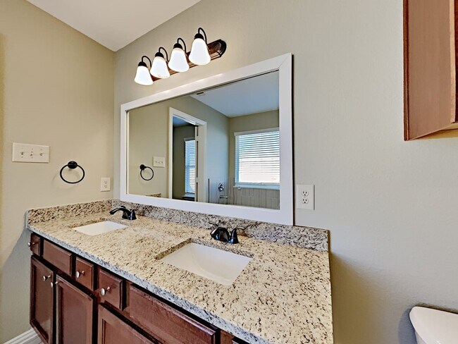 Building Photo - 2308 Arrowhead Dr