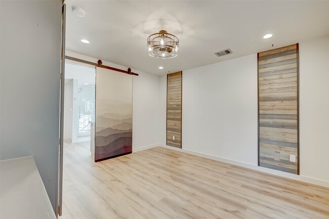 Building Photo - 926 Heights Blvd
