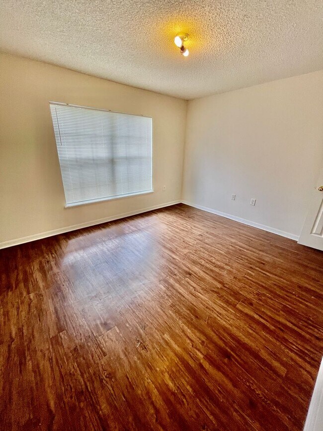 Building Photo - 37186 Southern Glen Way