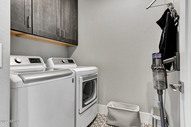 Building Photo - 7444 E Paraiso Dr