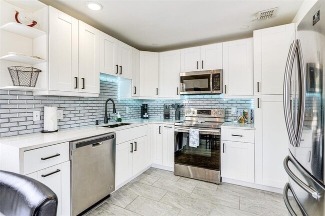 Building Photo - 3022 W Frierson Ave