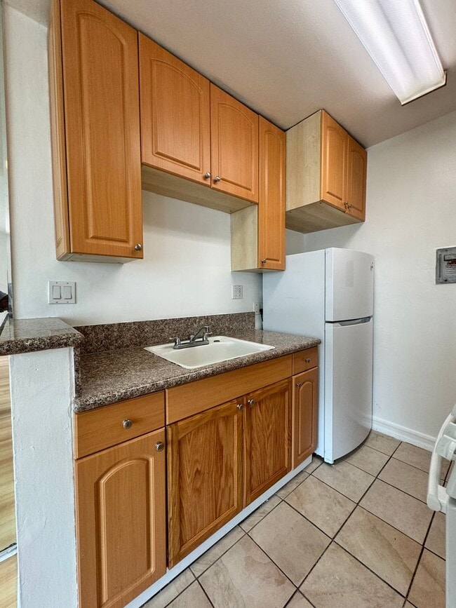 Interior Photo - 3659 Overland Ave