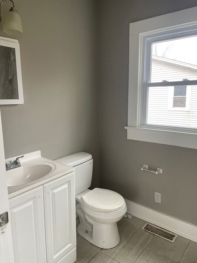 Building Photo - 312 Sumpter Ave