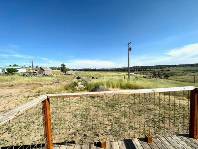 Building Photo - Stunning interior of this single level hom...
