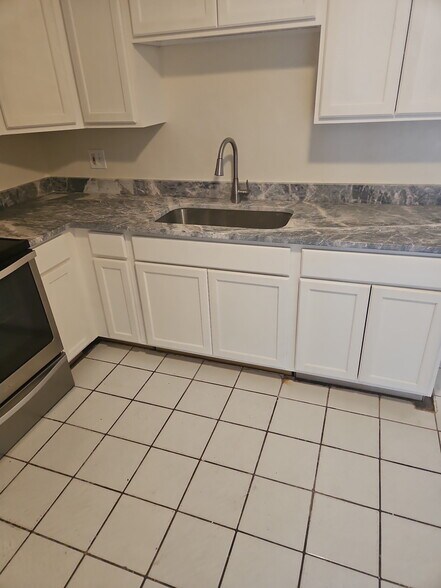 Building Photo - 4023 Woodfern Dr
