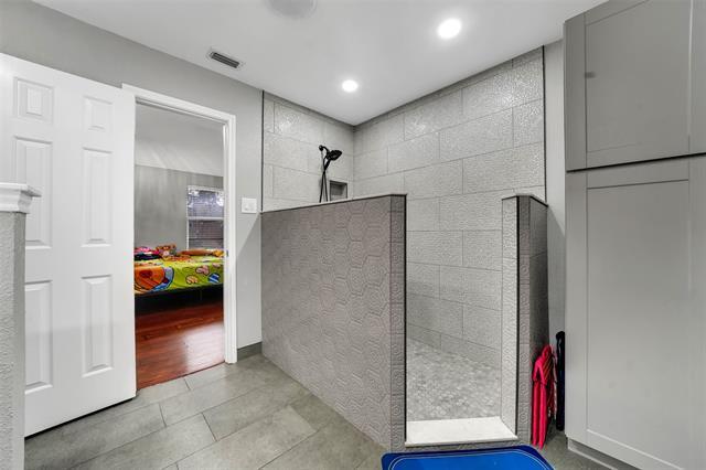 Building Photo - 324 S Mesa Verde Way