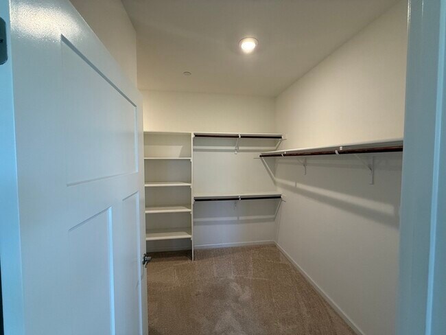 Building Photo - 7428 Bch Pne Wy