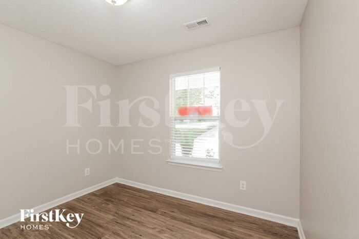 Building Photo - 136 Peterborough Dr