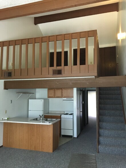 Building Photo - 804 Village Dr