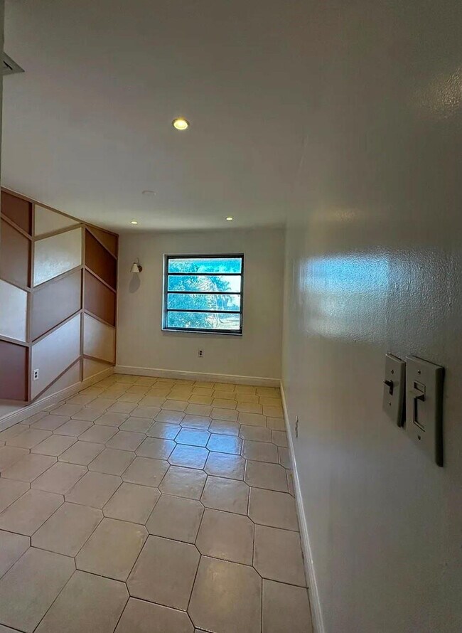 Building Photo - 15470 SW 82nd Ln