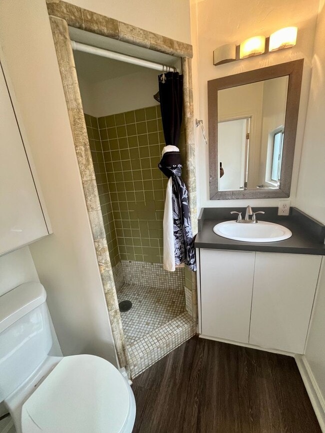 Building Photo - 328 9th St