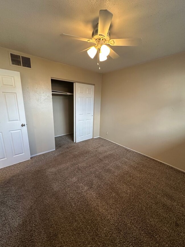 Building Photo - KM1517