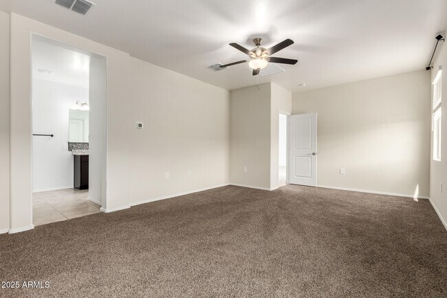 Building Photo - 5267 E Diatomite Dr