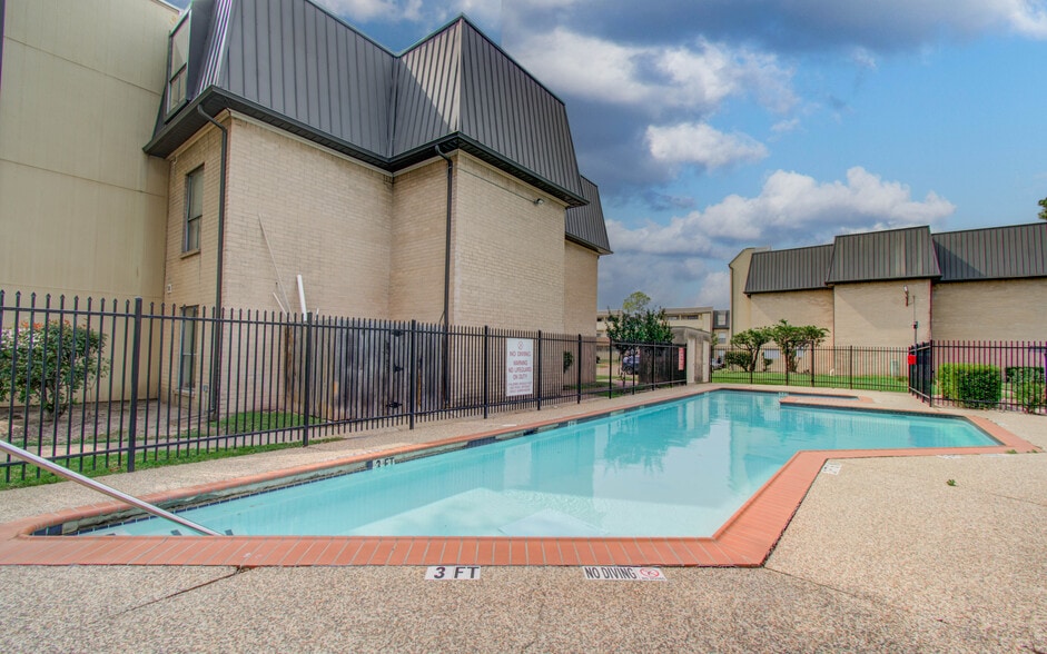 Building Photo - 8429 Hearth Dr