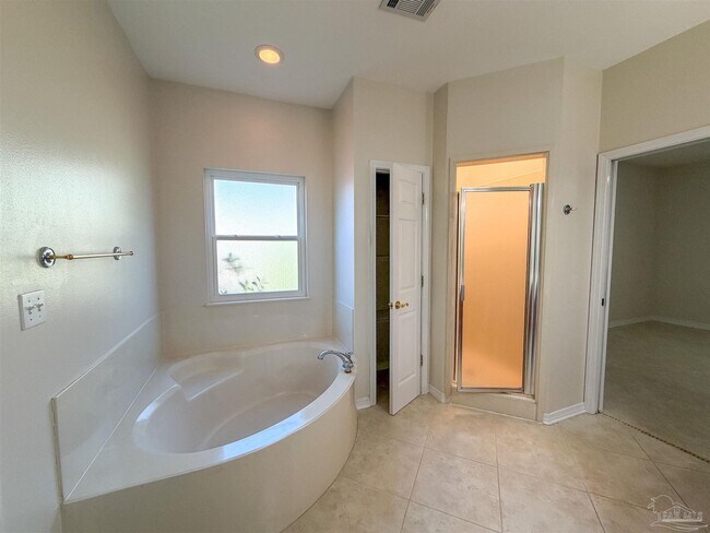 Building Photo - 1490 Chalet Pl