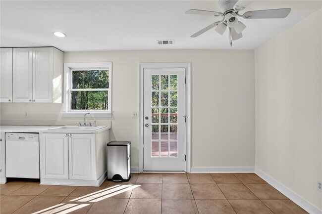 Building Photo - 14895 Freemanville Rd