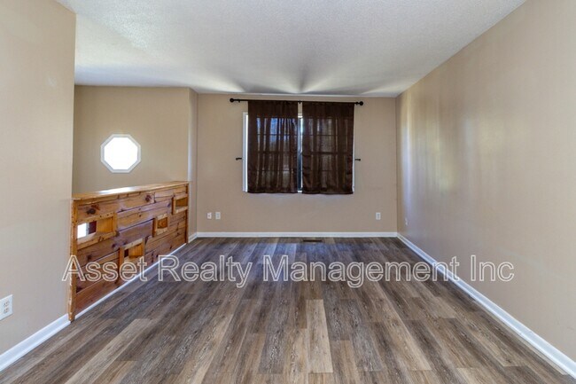 Building Photo - 1817 Sedgewick Dr