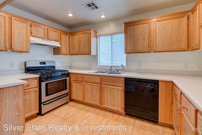 Building Photo - 2 br, 2.5 bath House - 6578 MARILYN MONROE...