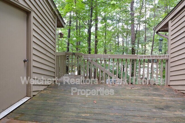 Building Photo - 111 Twisted Oak Pl