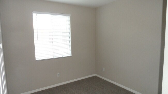 Building Photo - 33 Bonsall