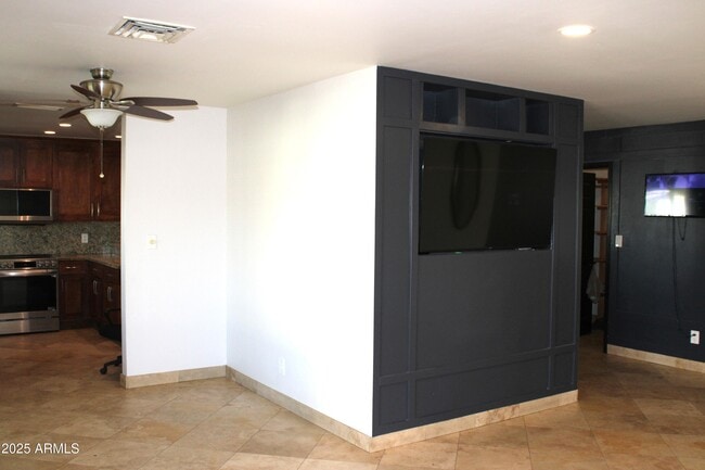 Building Photo - 4046 E Hidalgo Ave