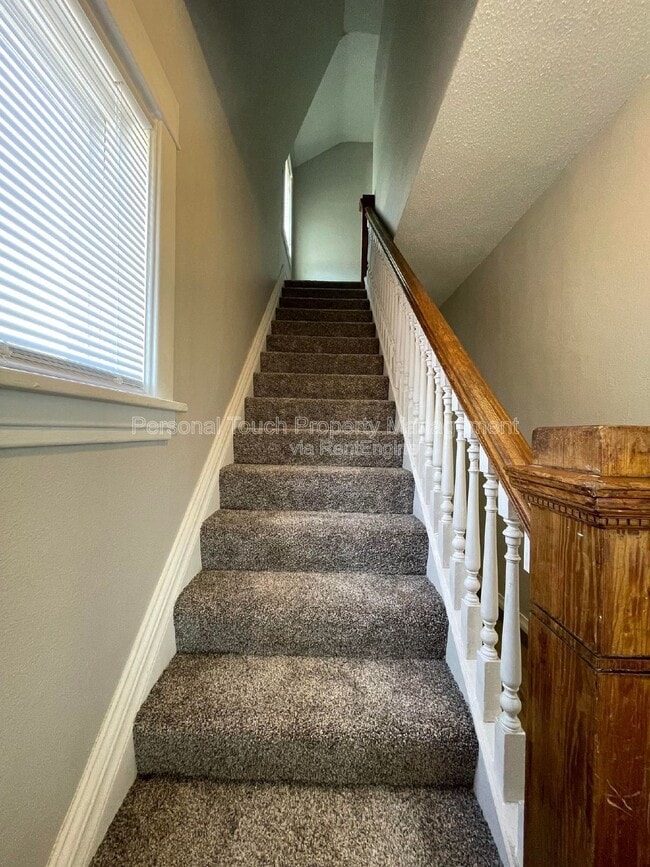 Building Photo - 1705 11th Ave N