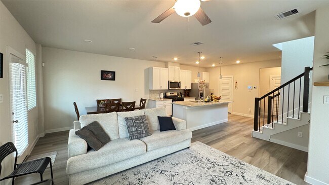 Building Photo - 1505 Red Acer Dr