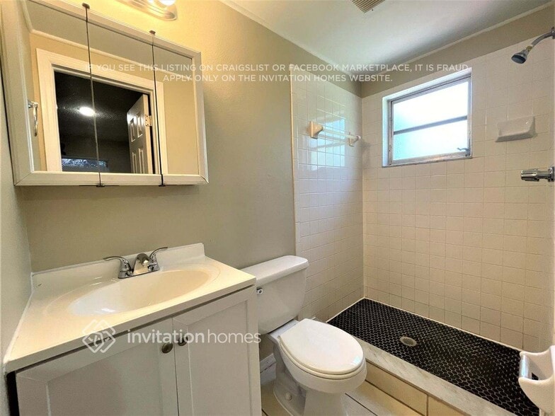 Building Photo - 3207 49th Ave Dr W