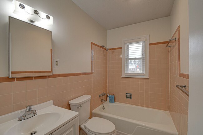 Building Photo - 1465 Brookwood Dr