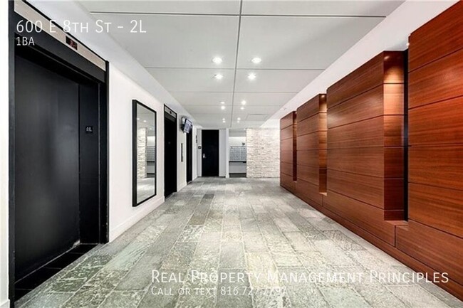 Building Photo - Stunning Studio Unit at The Metropolitan!!...