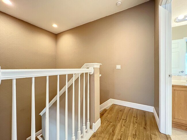 Building Photo - LUXURY 3 Bedroom / 2 Bath Townhome in a ga...