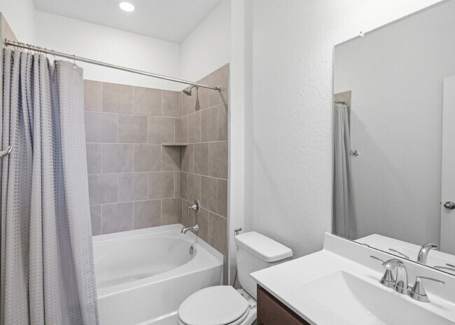 Building Photo - Modern Single-Story Home with Granite Kitchen and Community Pool Access