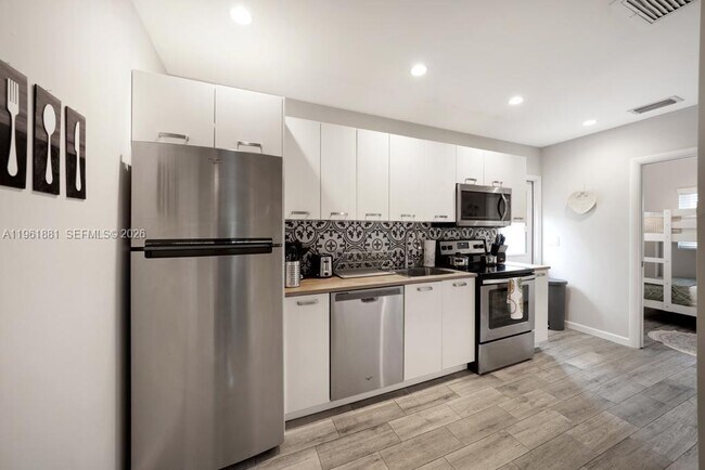 Building Photo - 970 SW 9th St