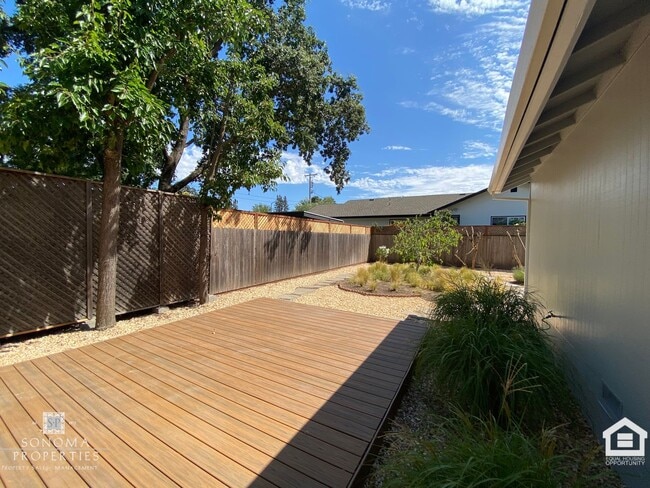 Building Photo - Charming 2bd/2ba House in Downtown Sonoma!