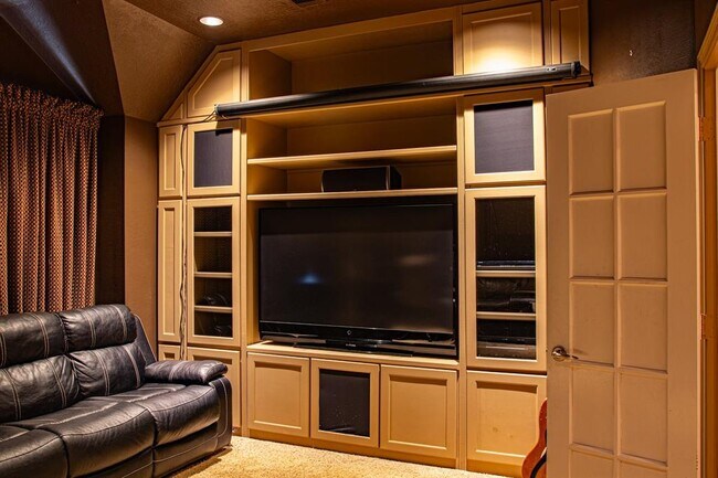 Building Photo - 9006 Stones Throw Ln