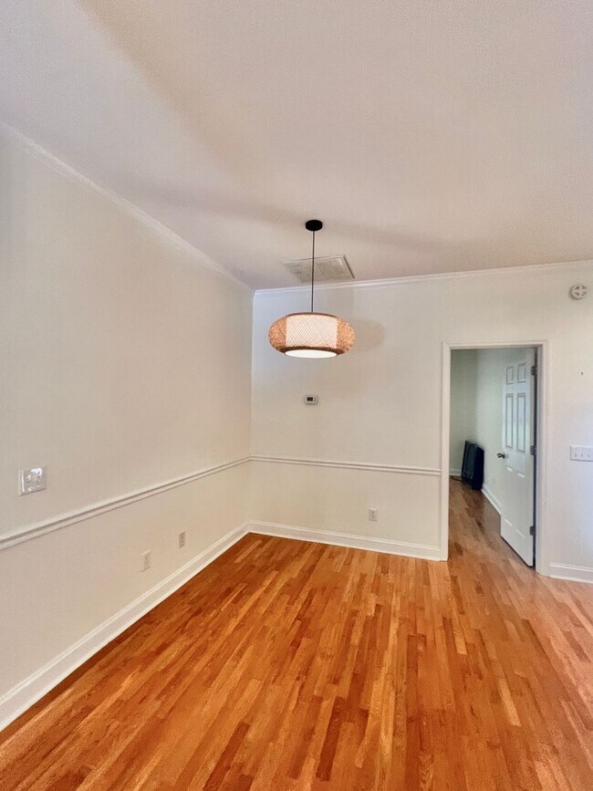 Building Photo - 1600 Sturdivant Dr
