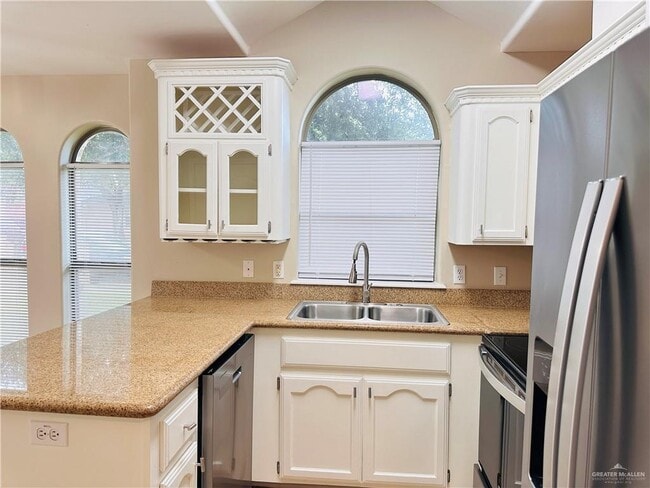 Building Photo - 12 West Dr