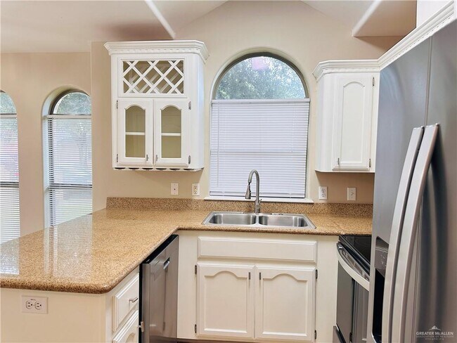 Building Photo - 26 Cassandra St