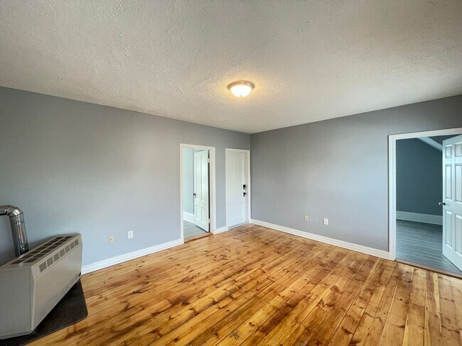 Building Photo - 357 Wilson St