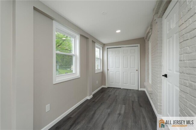 Building Photo - 1625 Parker Rd