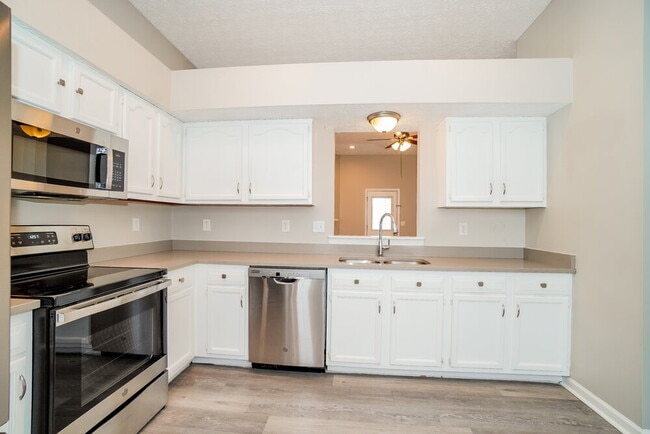 Building Photo - 5037 Shady Oak Dr