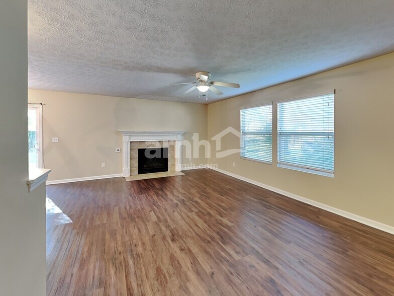 Building Photo - 355 Hennepin Dr