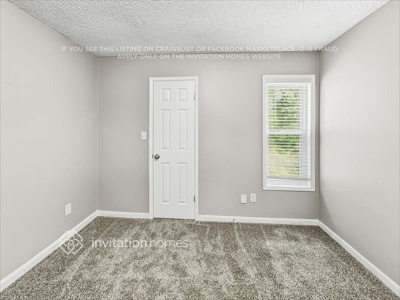 Building Photo - 3166 Robindale Rd