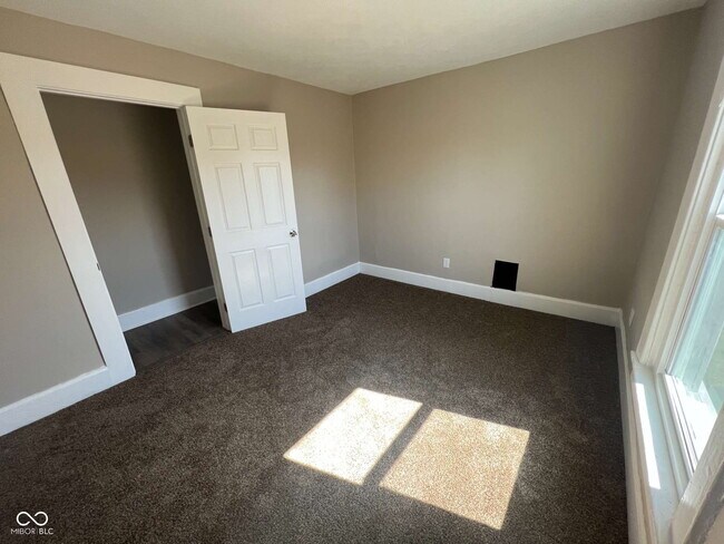 Building Photo - 3236 Graceland Ave