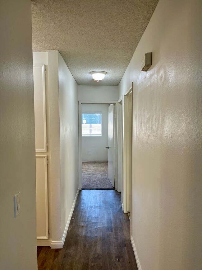 Building Photo - Remodeled 3 Bed/ 2 Bath Clairemont Mesa