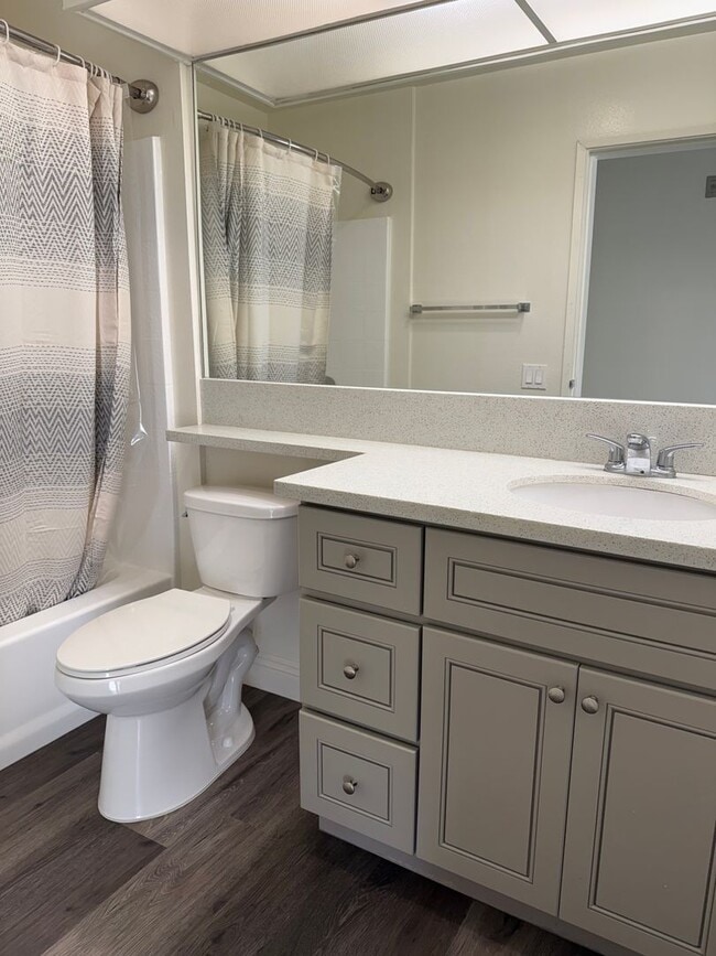 Building Photo - Prime Location! 2BR/2BA w/ Large Private Balcony