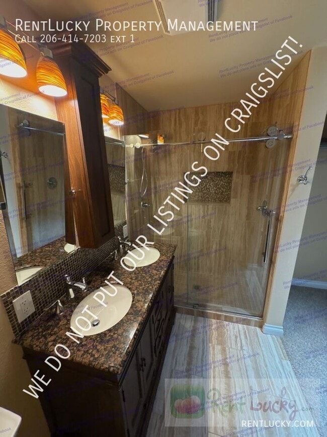 Building Photo - 12721 NE 129th Ct