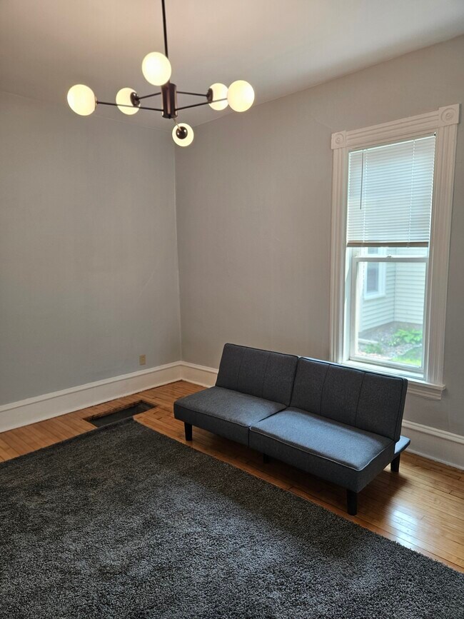 Building Photo - 1331 6th St NE