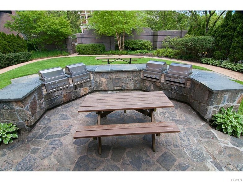 Building Photo - 4 Martine Ave