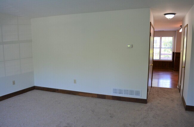 Building Photo - 361 Kent Ln